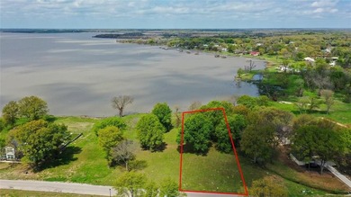 Open water lot on almost half acre in newer gated community on - photo 2