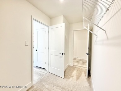 MOVE IN READY! Seller is offering concessions to buyers making - photo 32