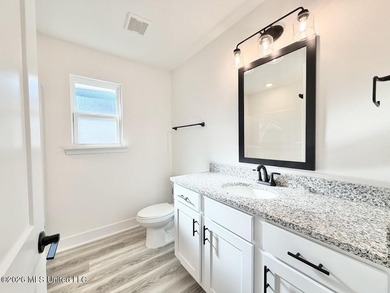 MOVE IN READY! Seller is offering concessions to buyers making - photo 35