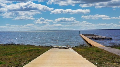 Open water lot on almost half acre in newer gated community on - photo 7