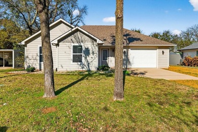 Lake Home For Sale in Tioga, Texas