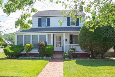 Move-in ready! Located in the highly desirable Terrace section - photo 1