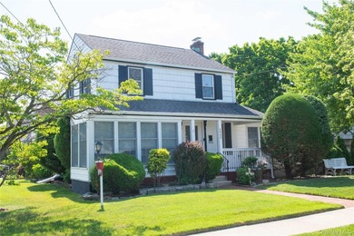 Move-in ready! Located in the highly desirable Terrace section - photo 2