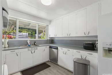 Nestled against the tranquil backdrop of the Ko'olau Range, this - photo 10