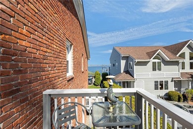 Welcome to Bay Breeze Condominiums on Greenwich Bay-an ideal - photo 1