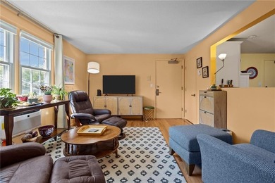 Welcome to Bay Breeze Condominiums on Greenwich Bay-an ideal - photo 4