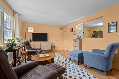 Welcome to Bay Breeze Condominiums on Greenwich Bay-an ideal - photo 6