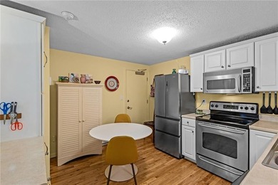 Welcome to Bay Breeze Condominiums on Greenwich Bay-an ideal - photo 7