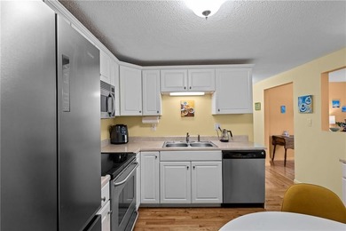 Welcome to Bay Breeze Condominiums on Greenwich Bay-an ideal - photo 9