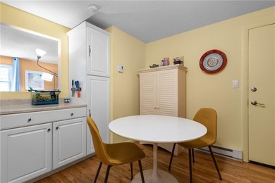 Welcome to Bay Breeze Condominiums on Greenwich Bay-an ideal - photo 10