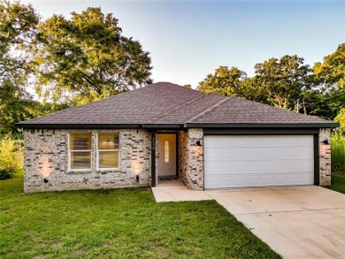Lake Home For Sale in Tool, Texas