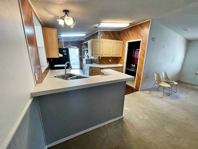 Stunning 3-Bedroom, 2-Bathroom Home with Florida Room in Premier - photo 4