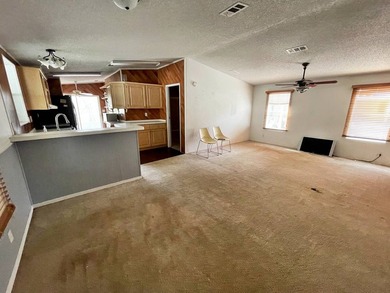Stunning 3-Bedroom, 2-Bathroom Home with Florida Room in Premier - photo 5