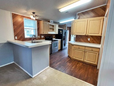 Stunning 3-Bedroom, 2-Bathroom Home with Florida Room in Premier - photo 6