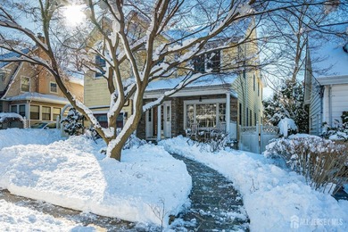 (private lake, pond, coastal) Home Active Under Contract in Metuchen New Jersey