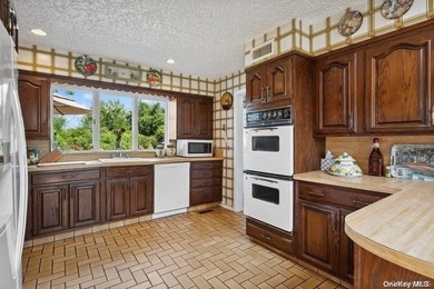 Welcome to this extraordinary residence in the stunning - photo 13