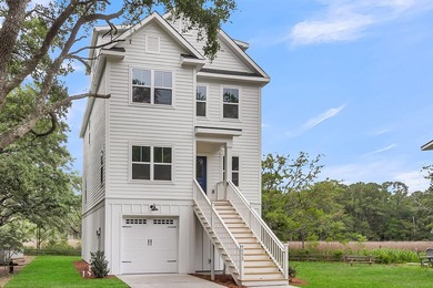 Welcome home to 1552 N. Avalon Circle! Classic Lowcountry Living - photo 2