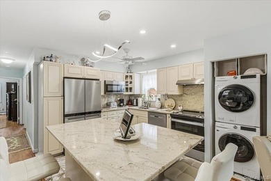 Bayside newly renovated 2 families near bell blvd, Good - photo 3