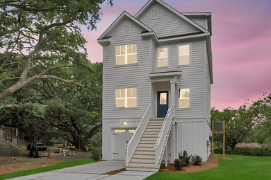 Welcome home to 1552 N. Avalon Circle! Classic Lowcountry Living - photo 4