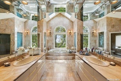 Welcome to this extraordinary residence in the stunning - photo 24