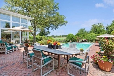 Welcome to this extraordinary residence in the stunning - photo 28