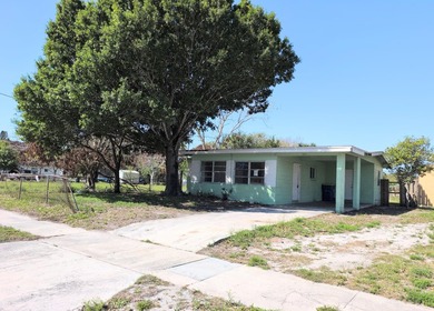 Unlock the potential of this 3-bedroom, 2.5-bath single-family - photo 2