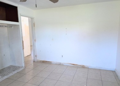 Unlock the potential of this 3-bedroom, 2.5-bath single-family - photo 4