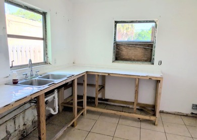 Unlock the potential of this 3-bedroom, 2.5-bath single-family - photo 7