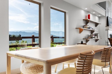 This luxurious, one-of-a-kind estate offers a multi-million - photo 9