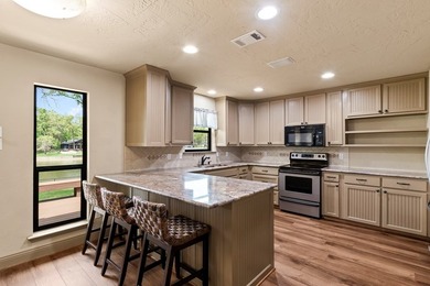 Timeless lakehouse-style home with a versatile guest house - photo 10