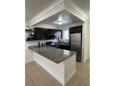 Beautiful, bright and spacious first floor corner unit - photo 1