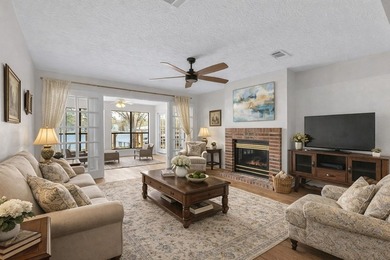Wake up to breathtaking waterfront views in this beautifully - photo 2