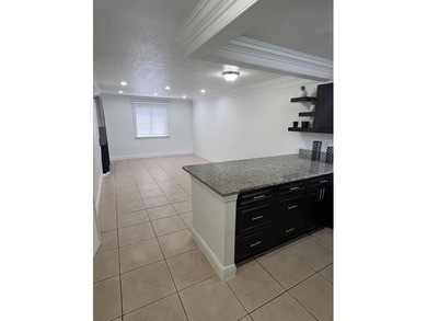 Beautiful, bright and spacious first floor corner unit - photo 3