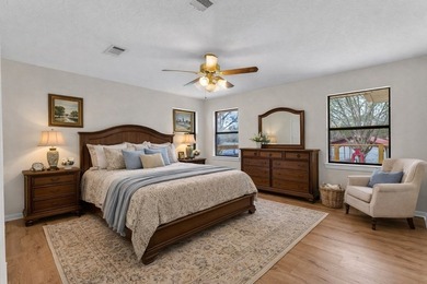 Wake up to breathtaking waterfront views in this beautifully - photo 4