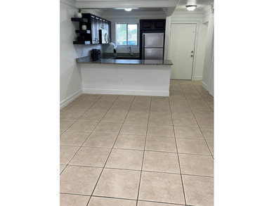 Beautiful, bright and spacious first floor corner unit - photo 5