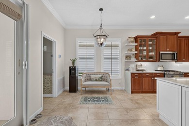 Bedford Park Gem! Rarely available upgraded 5-bed, 3-bath home - photo 16