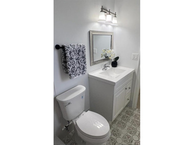 Beautiful, bright and spacious first floor corner unit - photo 7