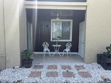 Beautiful, bright and spacious first floor corner unit - photo 9