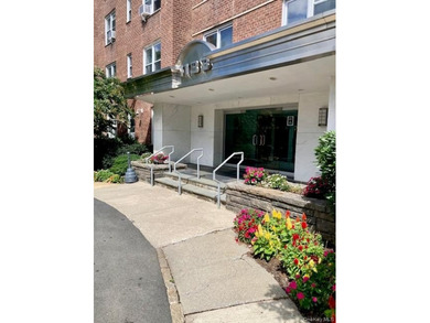 Must-See Renovated Condos in Bronxville PO. This beautifully - photo 20