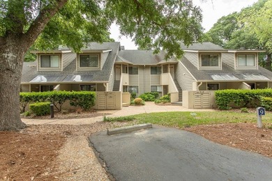 This stunning two-bedroom, two-bath, second floor villa offers - photo 2