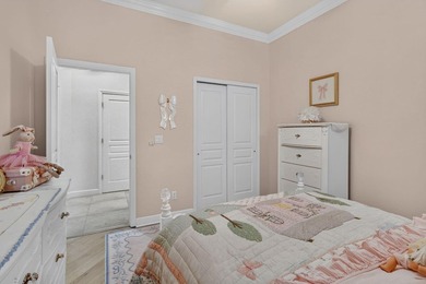 Bedford Park Gem! Rarely available upgraded 5-bed, 3-bath home - photo 29