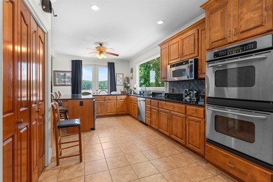 Two Lakefront Homes on this beautifully manicured site!! As you - photo 30
