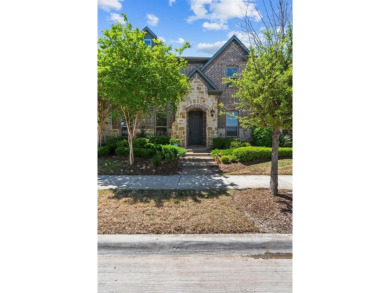 Lake Townhome/Townhouse For Sale in Arlington, Texas