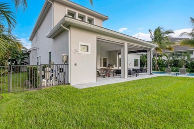 Modern 2023 McIntosh 2 Signature Collection home in the gated - photo 11