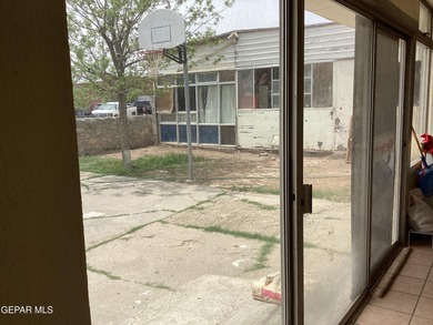 Great Location right off Alameda and Yarbrough. 3 bedroom/2 bath