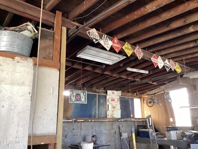 Great Location right off Alameda and Yarbrough. 3 bedroom/2 bath