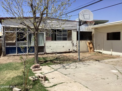 Great Location right off Alameda and Yarbrough. 3 bedroom/2 bath