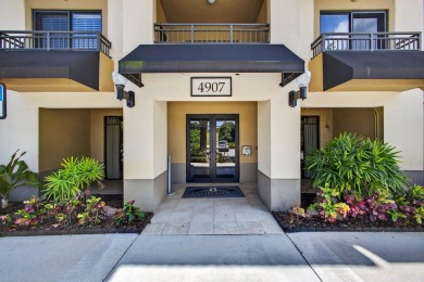 Lake Condo For Sale in Palm Beach Gardens, Florida