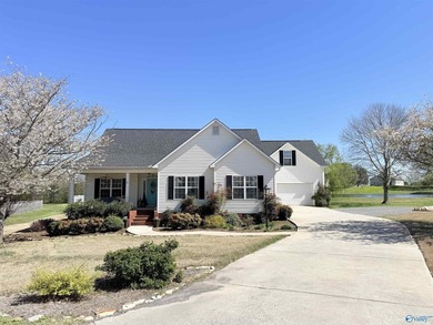 Lake Guntersville Home For Sale in Guntersville Alabama