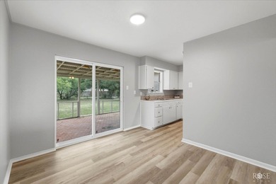 Cute as can be! This adorable 2 bedroom, 1 bath home is move-in - photo 11